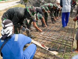 Bersama Warga, Satgas TMMD 125 Bojonegoro Kebut Pengerjaan Rehabilitasi Check Dam