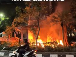 Surabaya Membara: Demonstrasi Kekerasan Aparat Meluas ke Empat Titik Kota