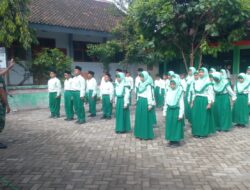 Puluhan Siswa SD dibekali Wasbang dan Bela Negara oleh Babinsa Sekar Bojonegoro