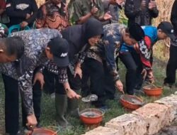 MI Silahul Muslimin Akhirnya akan dibangun oleh Nurul Hayat dan banyak pihak, Bu Nurul Azizah (Wabub Bojonegoro ) Awali Peletakan Batu Pertama