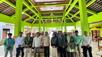 Wujudkan Transformasi Digital: UNUGIRI Dampingi UMKM Desa Pungpungan Kuasai Pemasaran TikTok