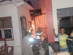 Gudang Barang Bekas SMKN 1 Baureno Terbakar, Damkarmat Berhasil Selamatkan Gedung Sekolah Senilai Rp1 Miliar