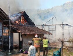 Korsleting Listrik Hanguskan Tiga Rumah di Temayang, Kerugian Ditaksir Capai Rp. 52 Juta