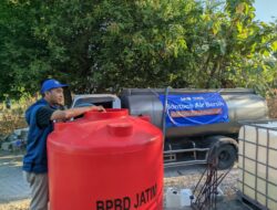 LMI Droping 10.000 Liter Air Bersih untuk Warga Sambirobyong