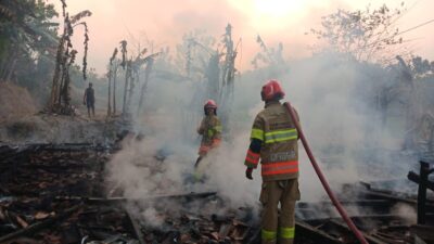 Tiga Rumah Warga Sugihwaras Bojonegoro Ludes Terbakar, Kerugian Capai Rp204,5 Juta