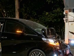 Kiai Anwar Zahid Terlibat Kecelakaan di Padangan, Alphard Ditabrak Truk Trailer