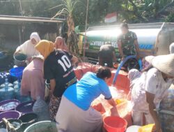 Peduli, Kodim 0813 Bojonegoro Pasok 8000 Liter Air Bersih ke Warga Desa Tlogohaji