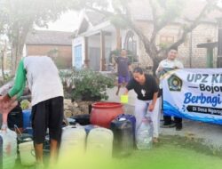 UPZ Kemenag Bojonegoro Salurkan Dua Tangki Air Bersih untuk Warga Ngorogunung