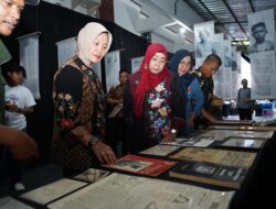 Buka Pameran Temporer di Museum Rajekwesi, Wabup Nurul Azizah Tekankan Pentingnya Merawat Sejarah dan Kebudayaan Daerah