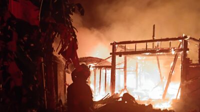 Kebakaran Melanda Tiga Rumah di Dander Bojonegoro, Kerugian Ditaksir Rp170 Juta